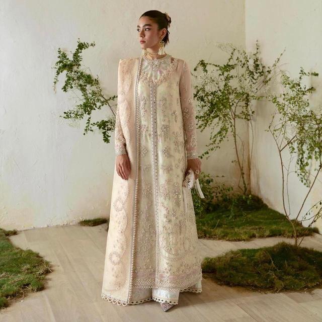 Suffuse by Sana Yasir Women's Suit - Cream/Pink - M on Productcaster.