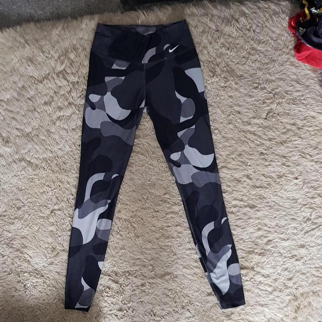 Nike Women's Leggings - Black/Grey - XS on Productcaster.