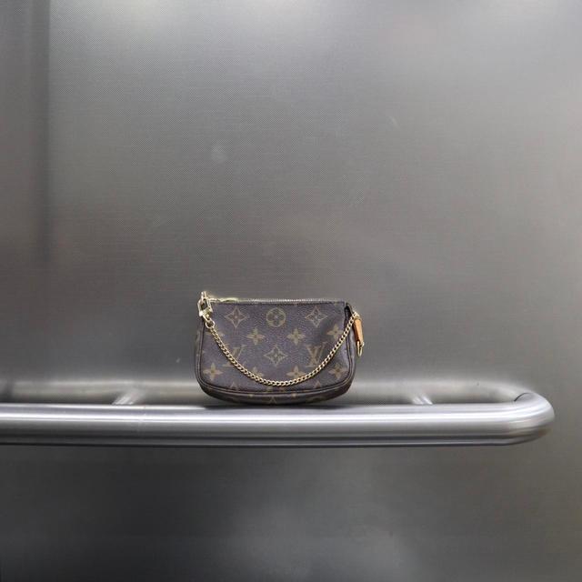 Louis Vuitton Women's Clutch bags - Brown/Gold on Productcaster.