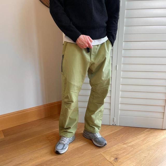 ROA Men's Trousers - Green - L on Productcaster.