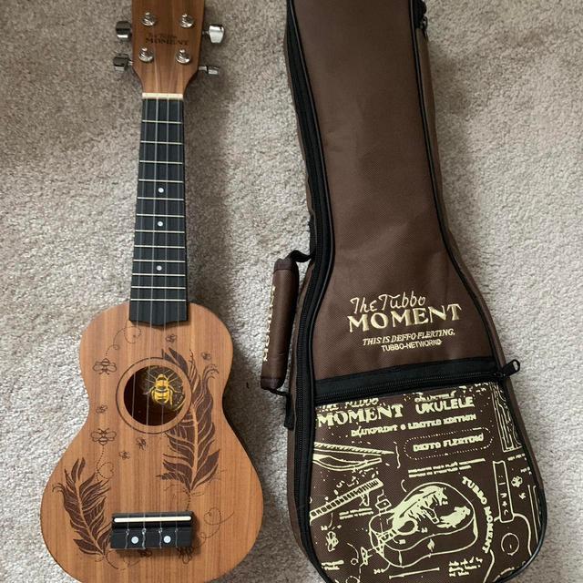 Guitars and accessories - Brown on Productcaster.