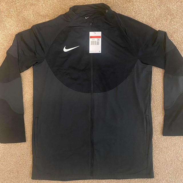 Nike Men's Coats and jackets - Black - L on Productcaster.