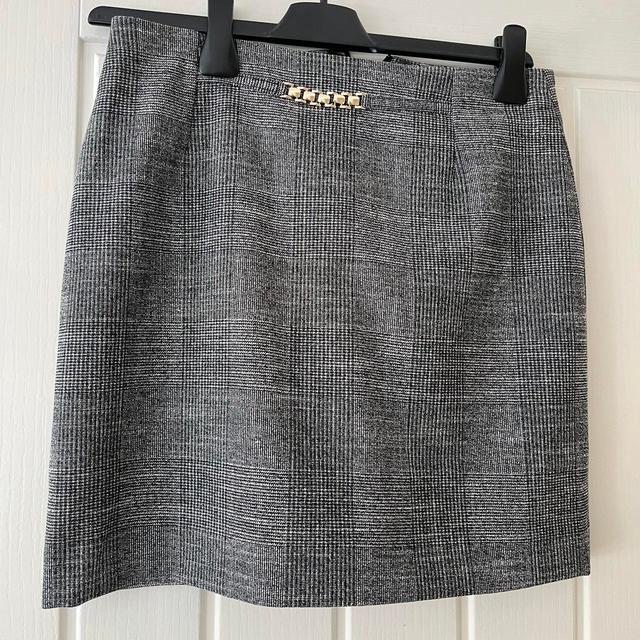 H&M Women's Skirt - Grey - UK 8 on Productcaster.