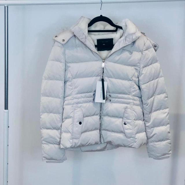 Zara Women's Puffer Jacket - White - M on Productcaster.