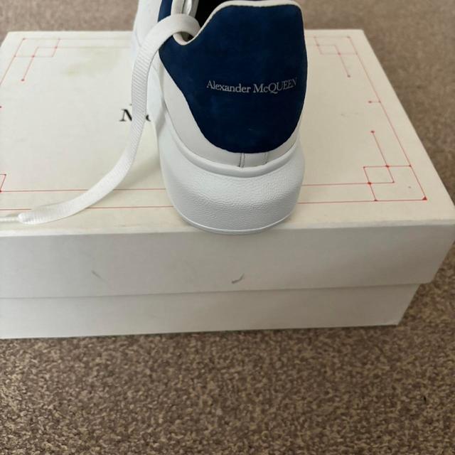 Alexander McQueen Women's Trainers - White/Navy - UK 7.5 on Productcaster.