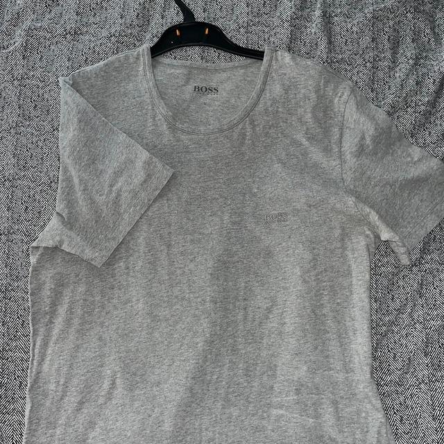 Hugo Boss Men's T-shirt - Grey - L on Productcaster.