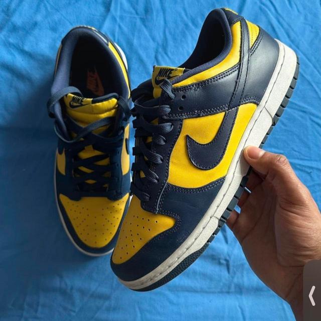 Nike Men's Trainers - Navy/Yellow - UK 8.5 on Productcaster.