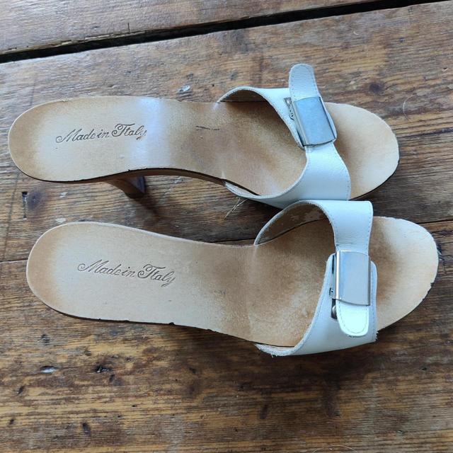 Preloved Women's Clogs - White - UK 7 on Productcaster.