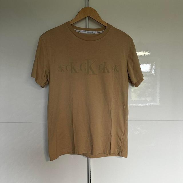 Calvin Klein Men's T-shirt - Tan - M on Productcaster.