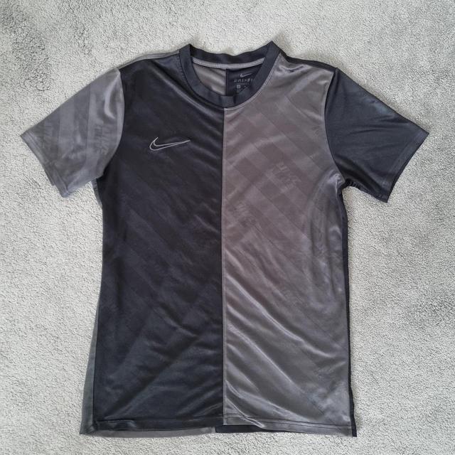 Nike Men's T-shirt - Black/Grey - M on Productcaster.