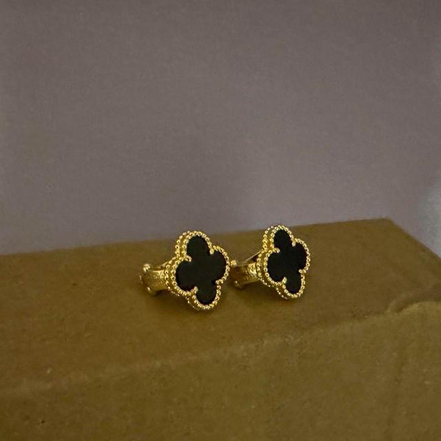 Van Cleef & Arpels Women's Earrings - Black on Productcaster.