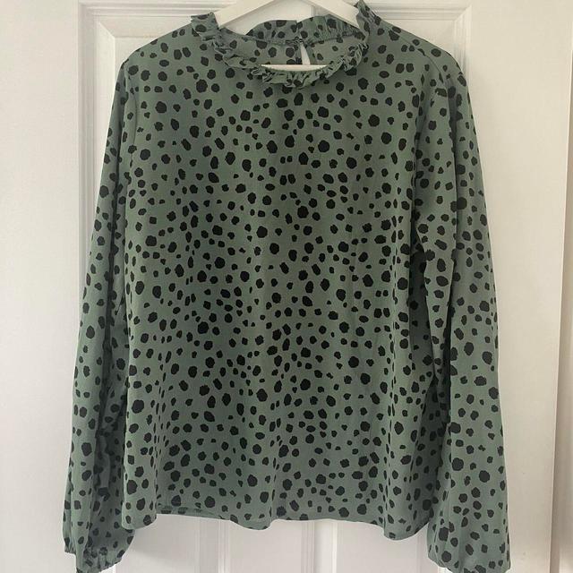 SHEIN Women's Blouse - Green - L on Productcaster.