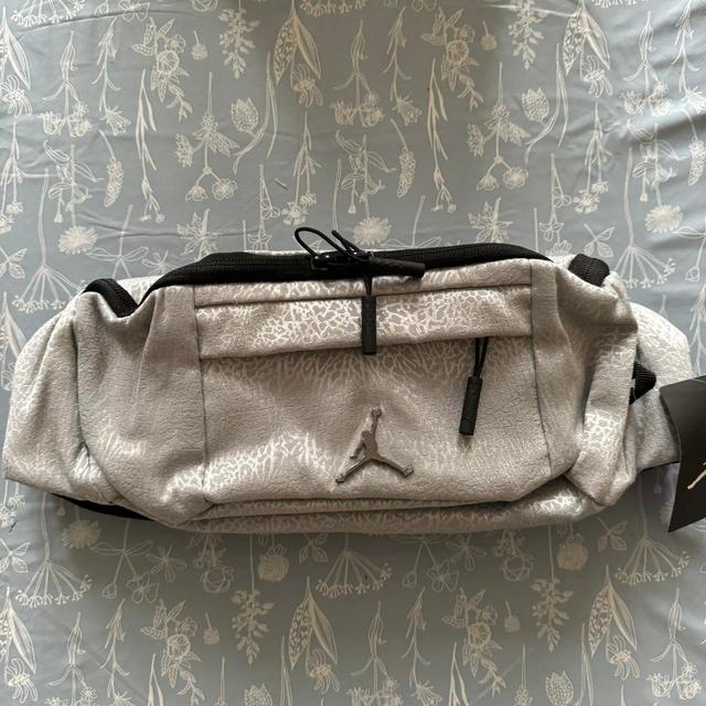 Jordan Men's Crossbody bags - Grey on Productcaster.