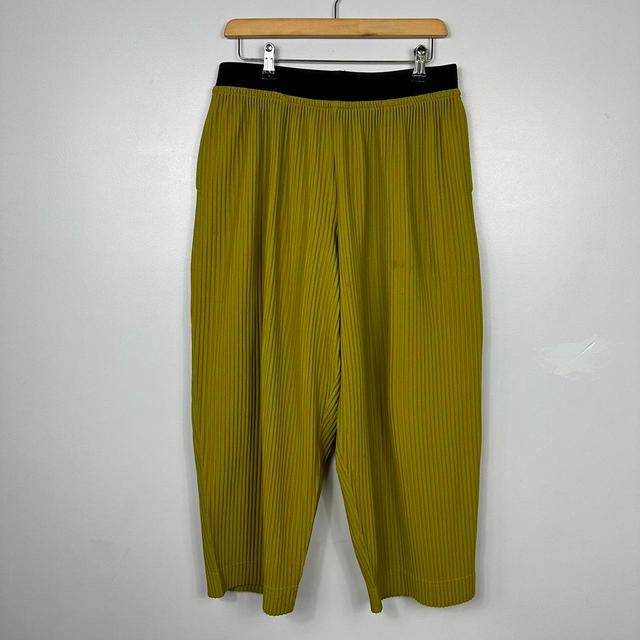 Issey Miyake Men's Trousers - Green - S on Productcaster.