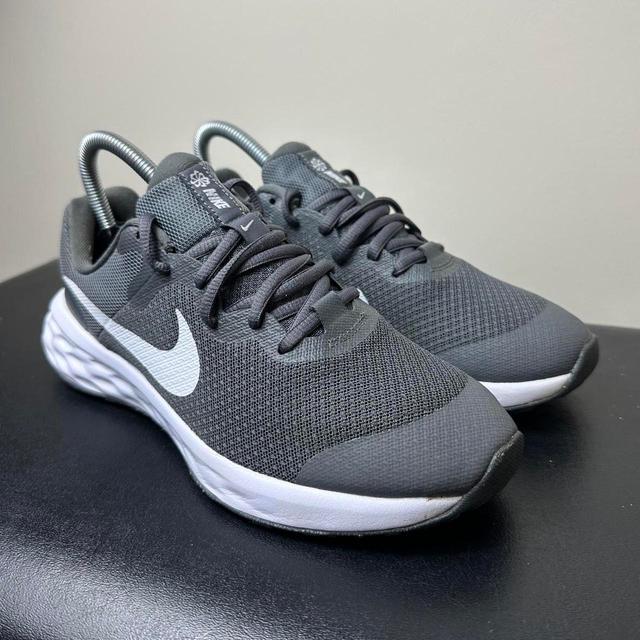 Nike Women's Trainers - Grey/White - UK 5.5 on Productcaster.