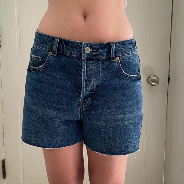 H&M Women's Shorts - Blue/Navy - 33" on Productcaster.