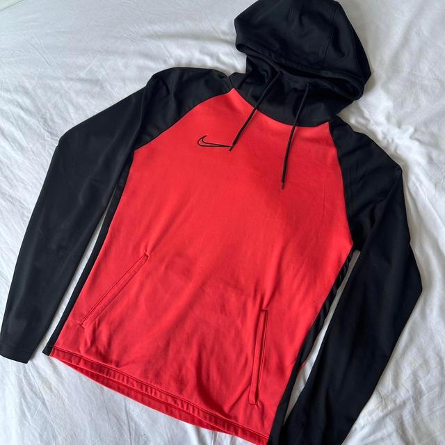 Nike Men's Jumper - Red - S on Productcaster.