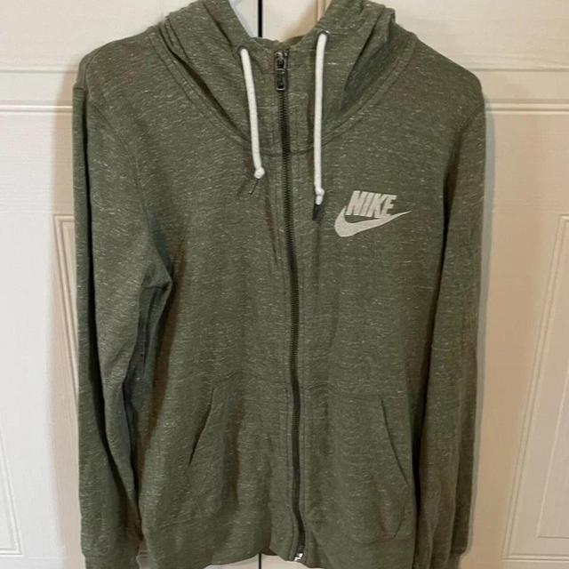 Nike Women's Outdoors Jacket - Green - M on Productcaster.