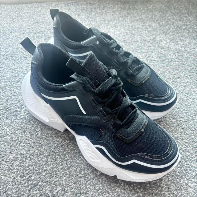 Women's Trainers - Black/White - UK 6 on Productcaster.