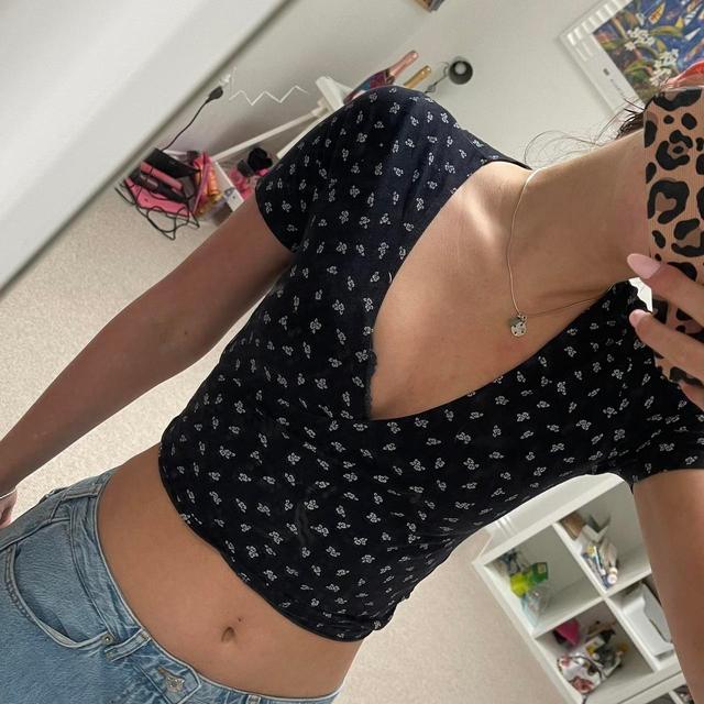 Brandy Melville Women's Crop top - Navy/White - S on Productcaster.