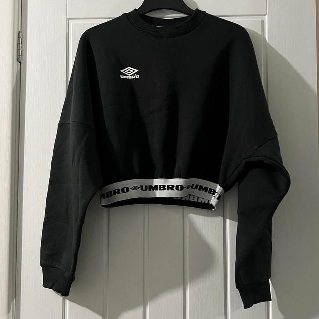 Umbro Women's Jumper - Black/White - M on Productcaster.