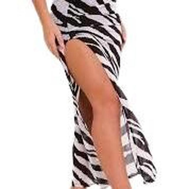 PrettyLittleThing Women's Skirt - Black/White - UK 8 on Productcaster.