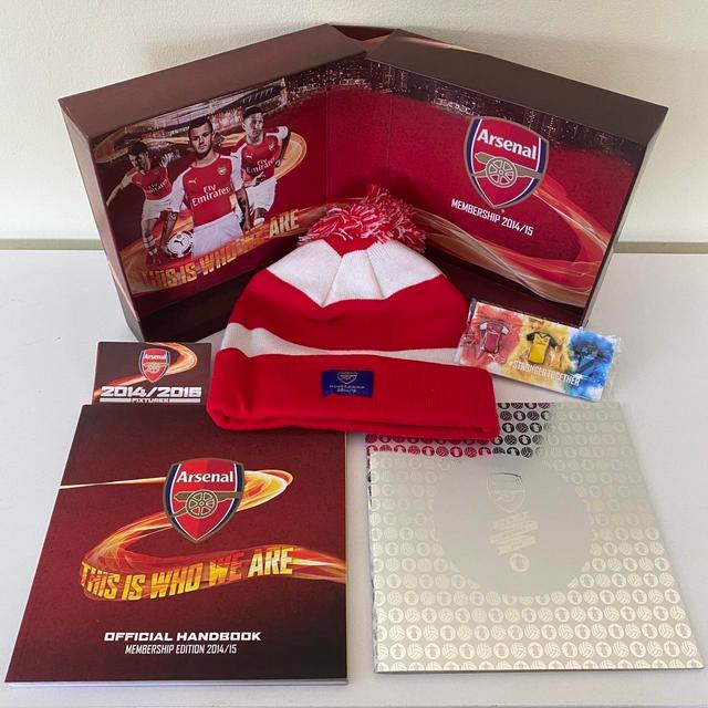 Arsenal F.C. Magazine - White on Productcaster.