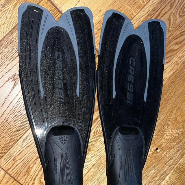 Men's Flip flops - Black on Productcaster.