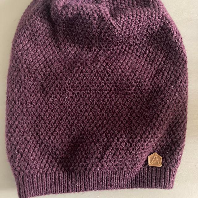 Women's Beanies - Burgundy on Productcaster.