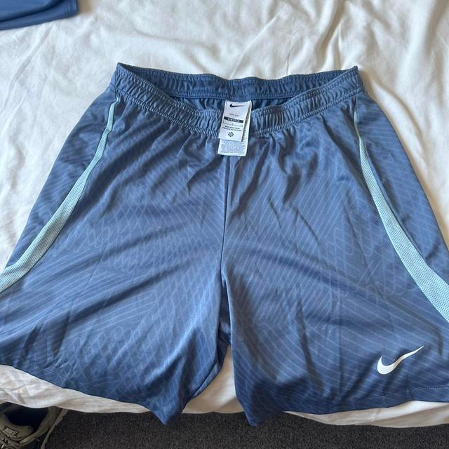 Nike Men's Shorts - Blue - L on Productcaster.