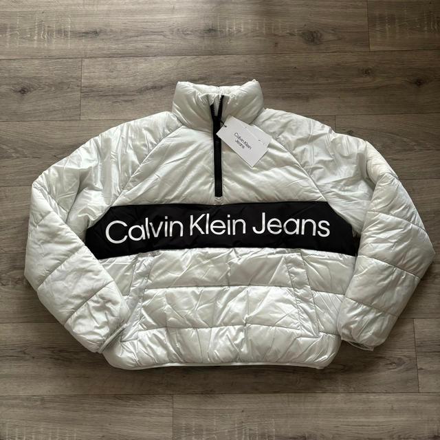 Calvin Klein Women's Puffer Jacket - White/Black - XS on Productcaster.