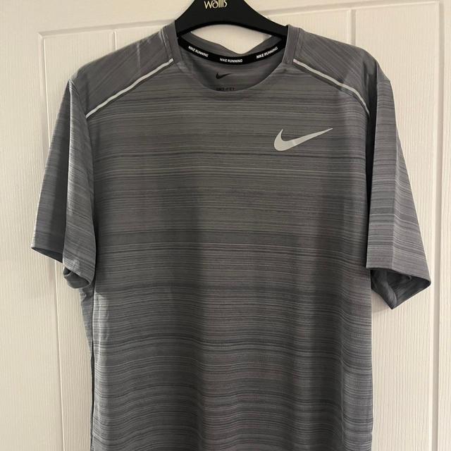 Nike Men's T-shirt - Grey - M on Productcaster.