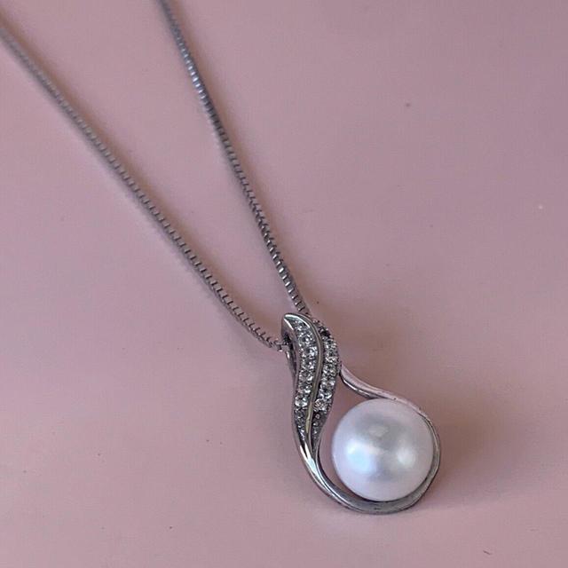 Women's Necklace - Silver on Productcaster.