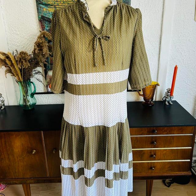 Reclaimed Vintage Women's Pleated Dress - Brown/White - 14 on Productcaster.