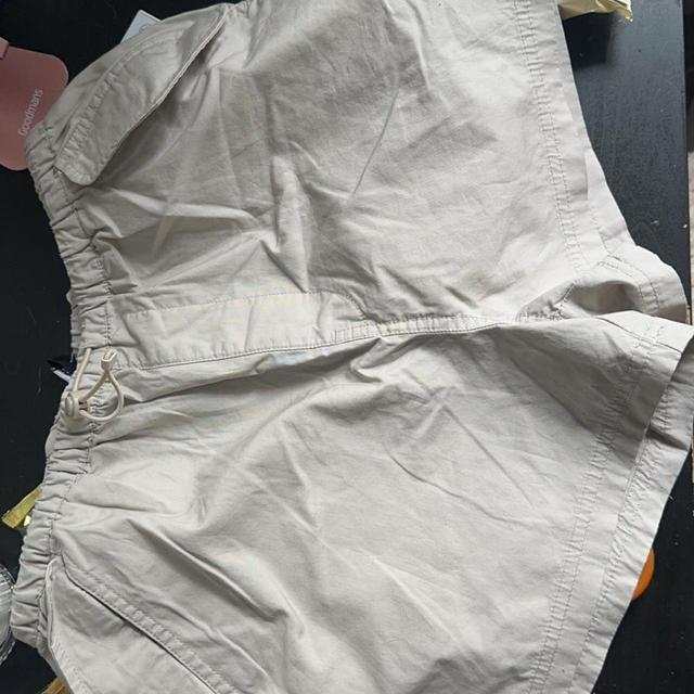 H&M Women's Shorts - Cream - UK 4 on Productcaster.