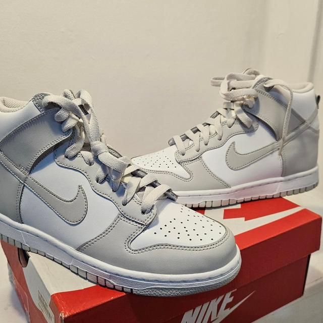 Nike Women's Trainers - Grey/White - UK 5.5 on Productcaster.