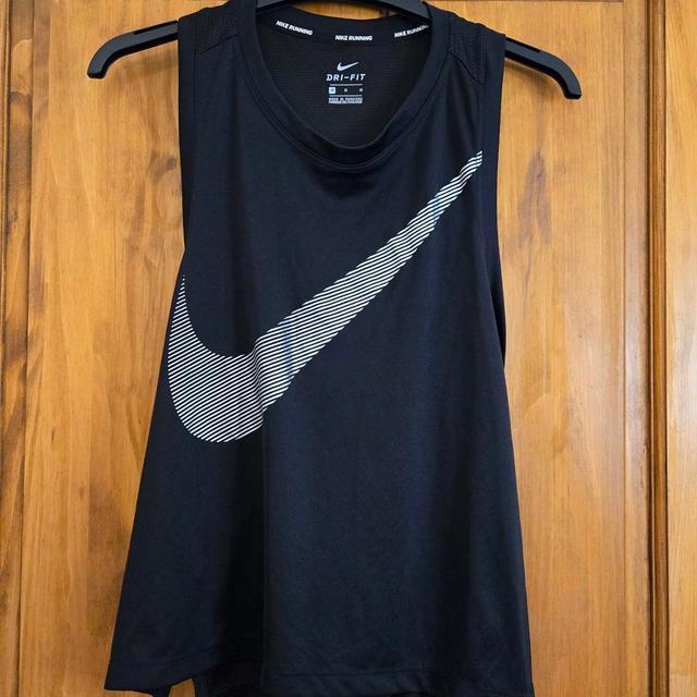 Nike Women's Vest - Black - M on Productcaster.