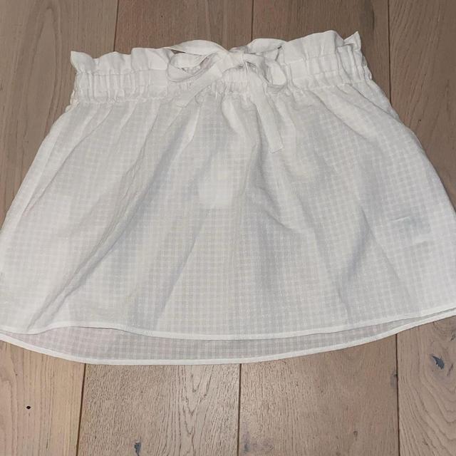 H&M Women's Skirt - White - M on Productcaster.