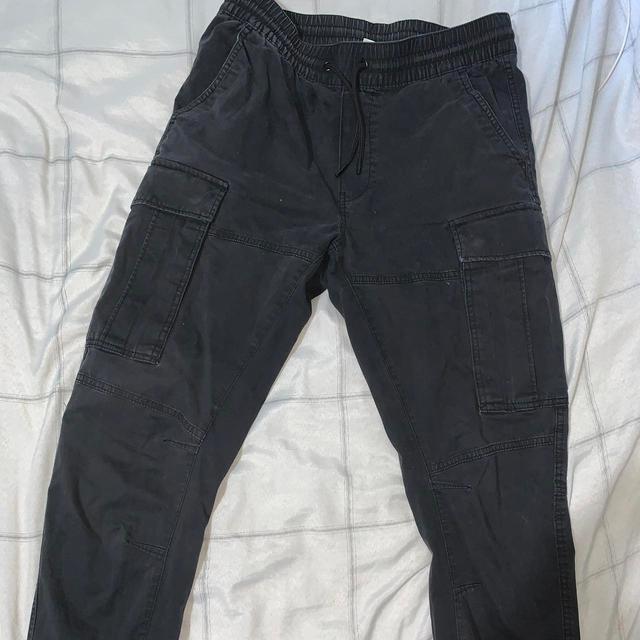 H&M Men's Cargo Trousers - Black - S on Productcaster.