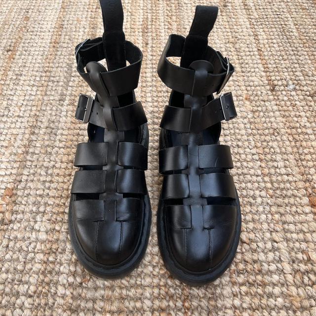 Dr. Martens Women's Sandals - Black on Productcaster.