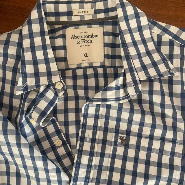 Abercrombie & Fitch Men's Shirt - Blue/White - XL on Productcaster.