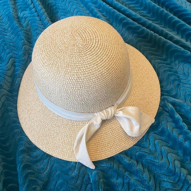 Women's Straw hats - Cream on Productcaster.