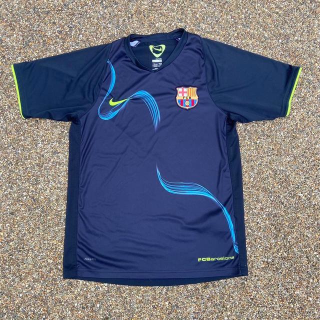 Nike Men's T-shirt - Navy/Green - S on Productcaster.