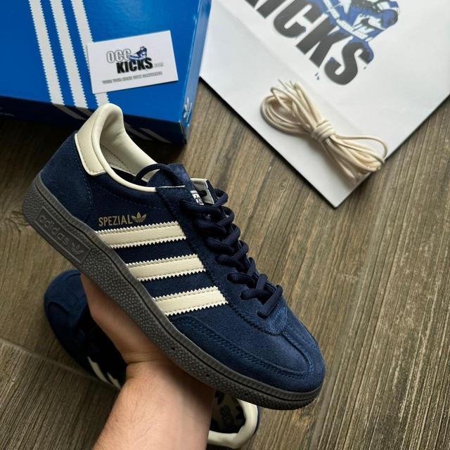 Adidas Women's Trainers - Navy/Blue - UK 5.5 on Productcaster.