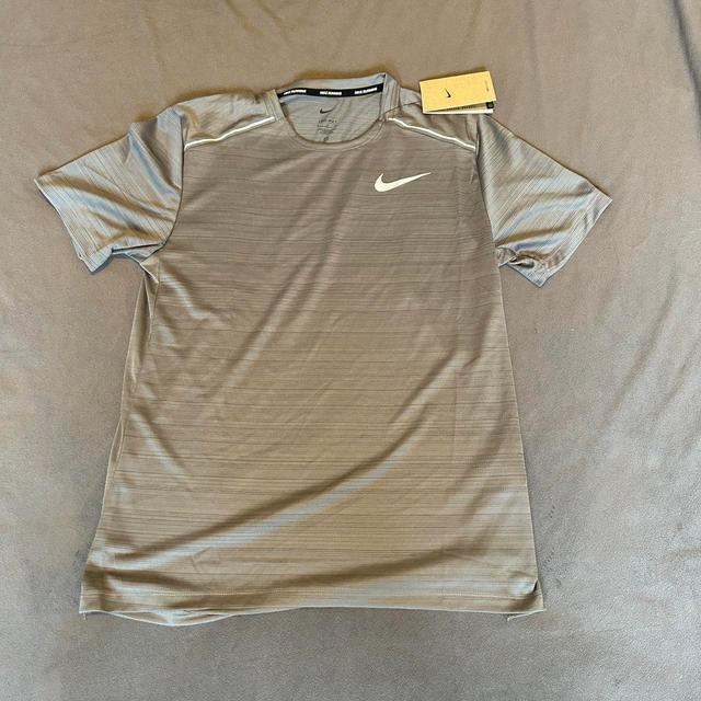 Nike Men's T-shirt - Grey/Silver - XXL on Productcaster.