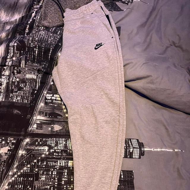 Nike Men's Sweatpants - Grey/Black - M on Productcaster.