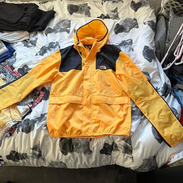 The North Face Men's Lightweight Jacket - Yellow - M on Productcaster.