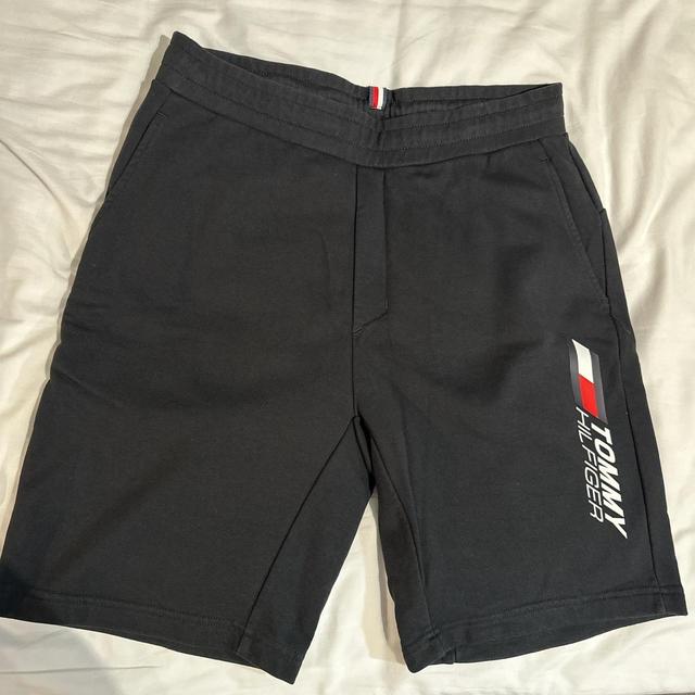 Tommy Hilfiger Men's Shorts - Black - M on Productcaster.