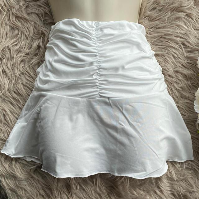 Women's Skirt - White - UK 6 on Productcaster.