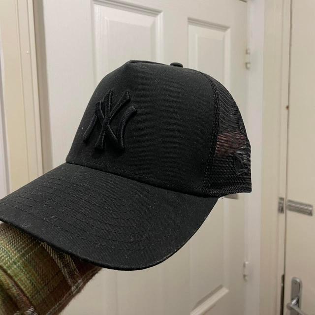 New Era Men's Hat - Black on Productcaster.